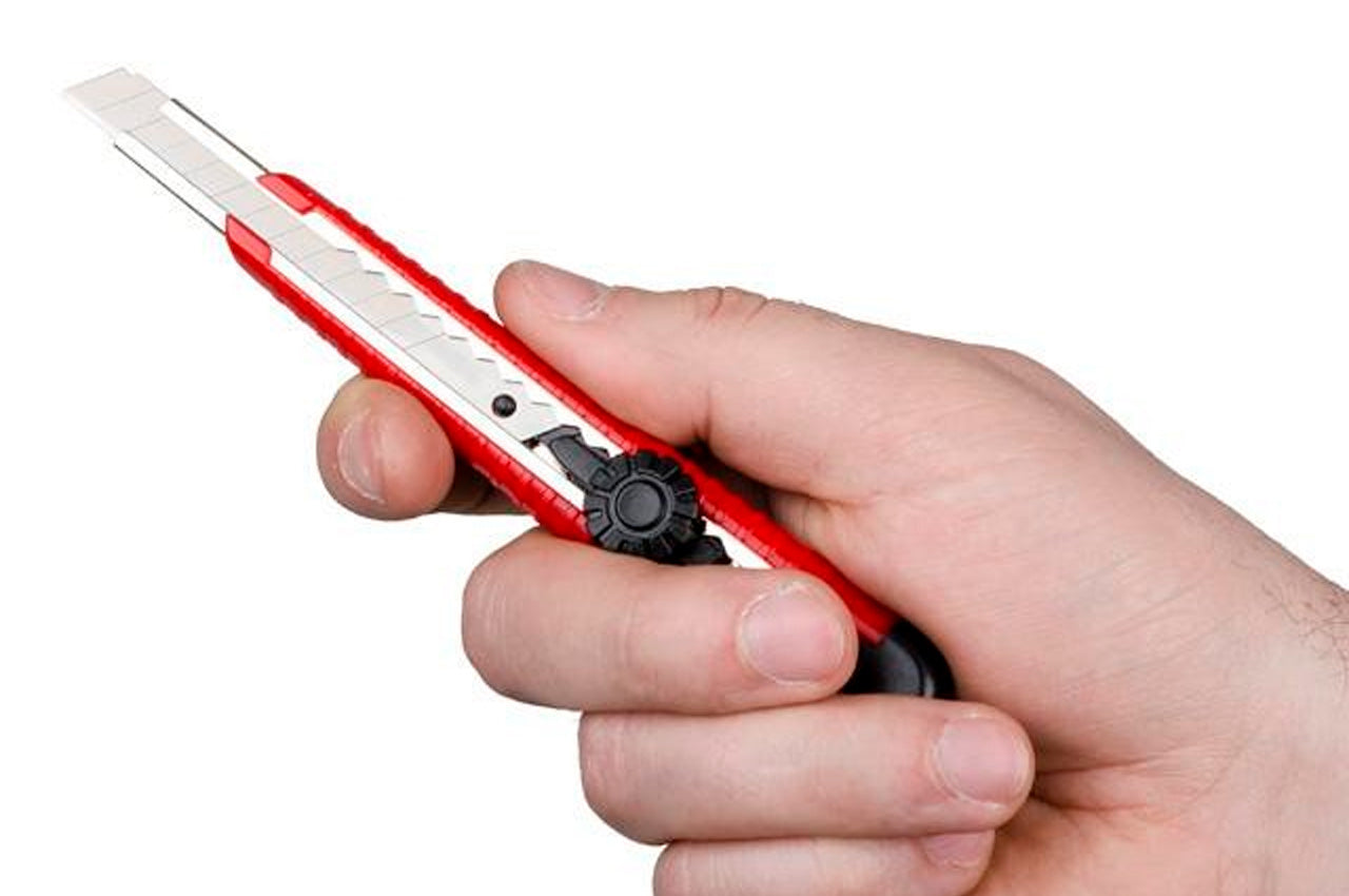 Нож Intertool - 9 мм винтовой