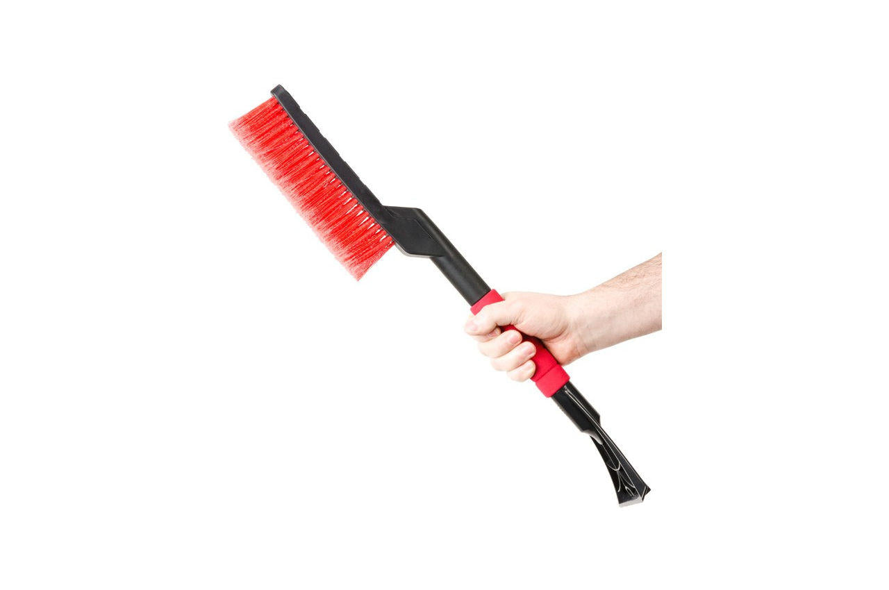 Щетка со скребком Intertool - 610 мм AT-0115