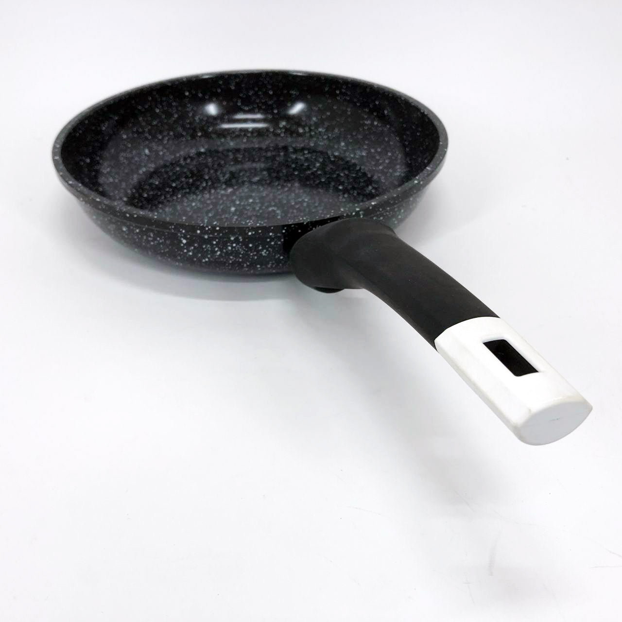 Сковорода UNIQUE UN-5135 24 см. Устойчивая к царапинам и сколам сковорода, с антипригарным покрытием