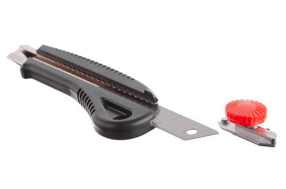 Нож Intertool - 18 мм винтовой