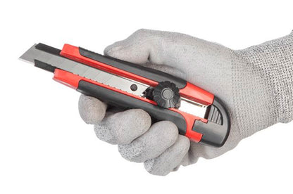 Нож Intertool - 18 мм винтовой, прорезиненный