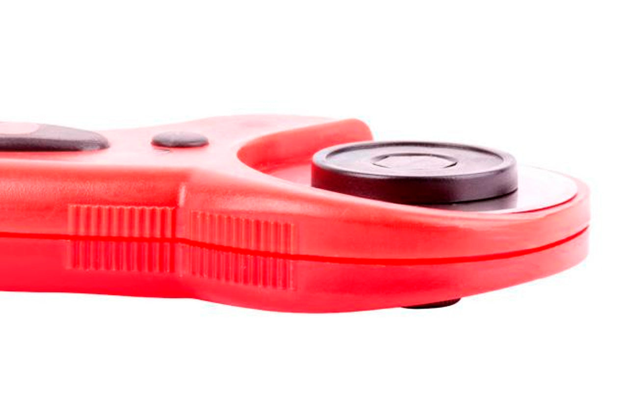 Нож Intertool - 28 мм роликовый