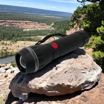 Ручний ліхтарик на батарейках (3хААА) з функцією зуму, кишеньковий міні ліхтар лід ліхтар переносний гарний