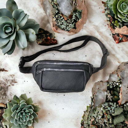 Бананка из натуральной кожи, сумка мужская-женская барсетка черная c серебряным замком