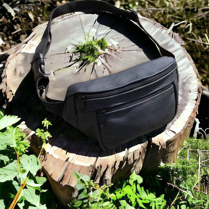 Кожаная качественная бананка мужская - женская сумка, черная сумка из кожи