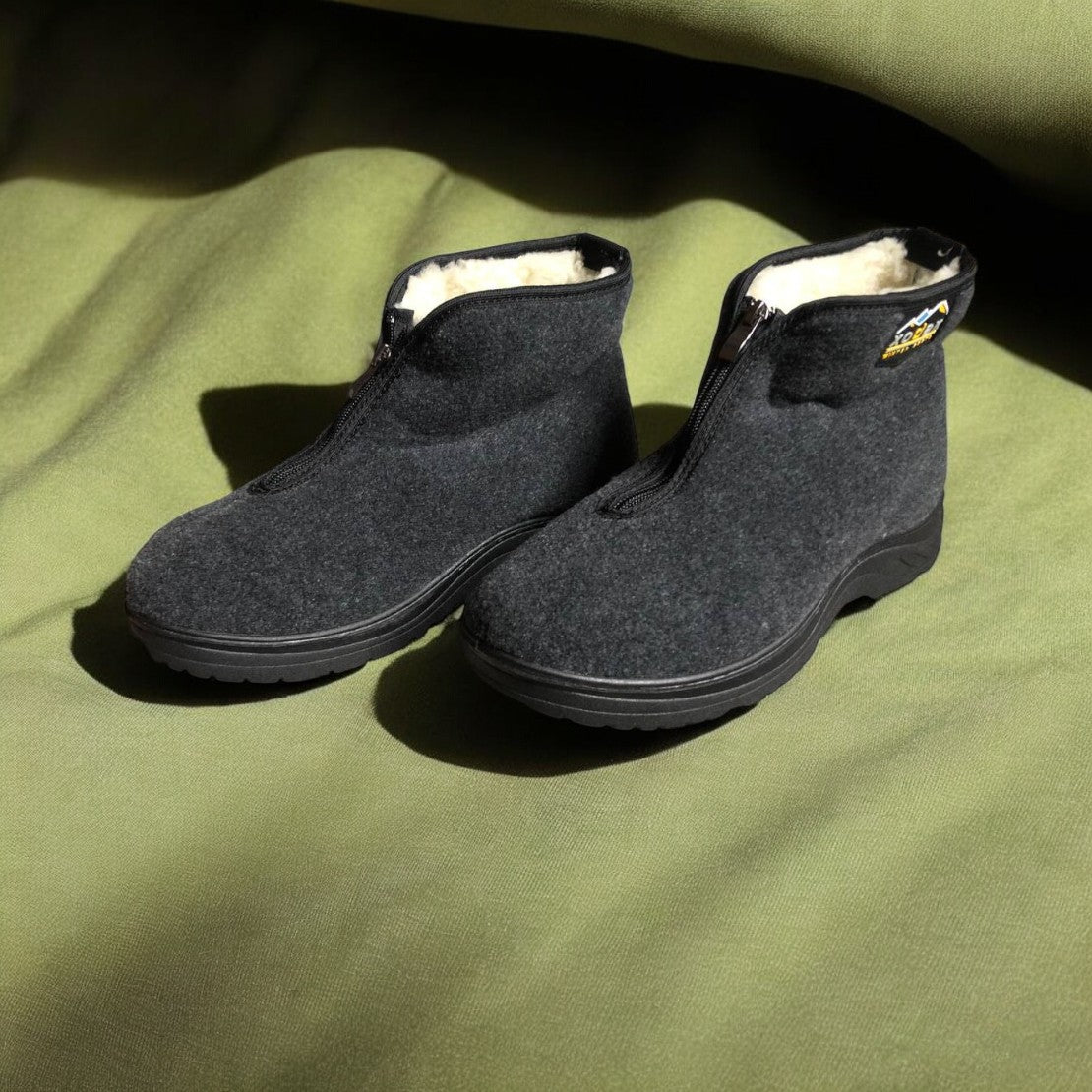 Черевики чоловічі утеплені на застібці 41 розмір, повстяні бурки, домашні чоловічі валянки. Колір: сірий