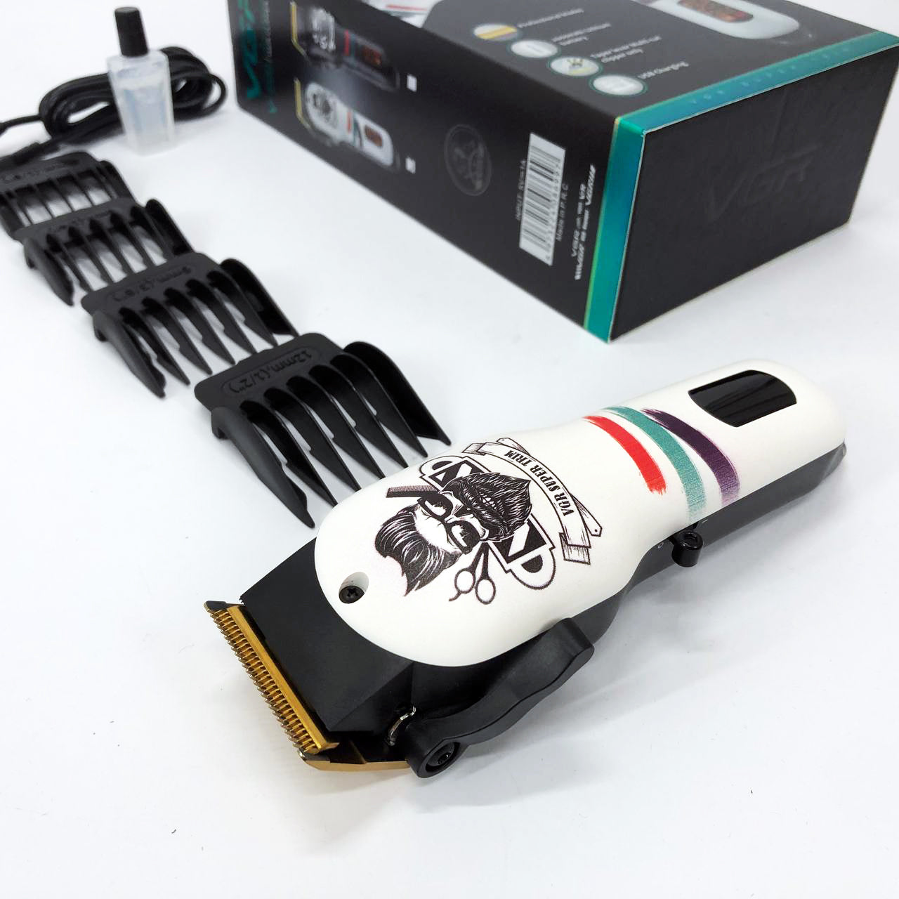Машинка для стрижки волос и бороды профессиональная VGR V-699 B с насадками и LED дисплеем. Цвет: белый