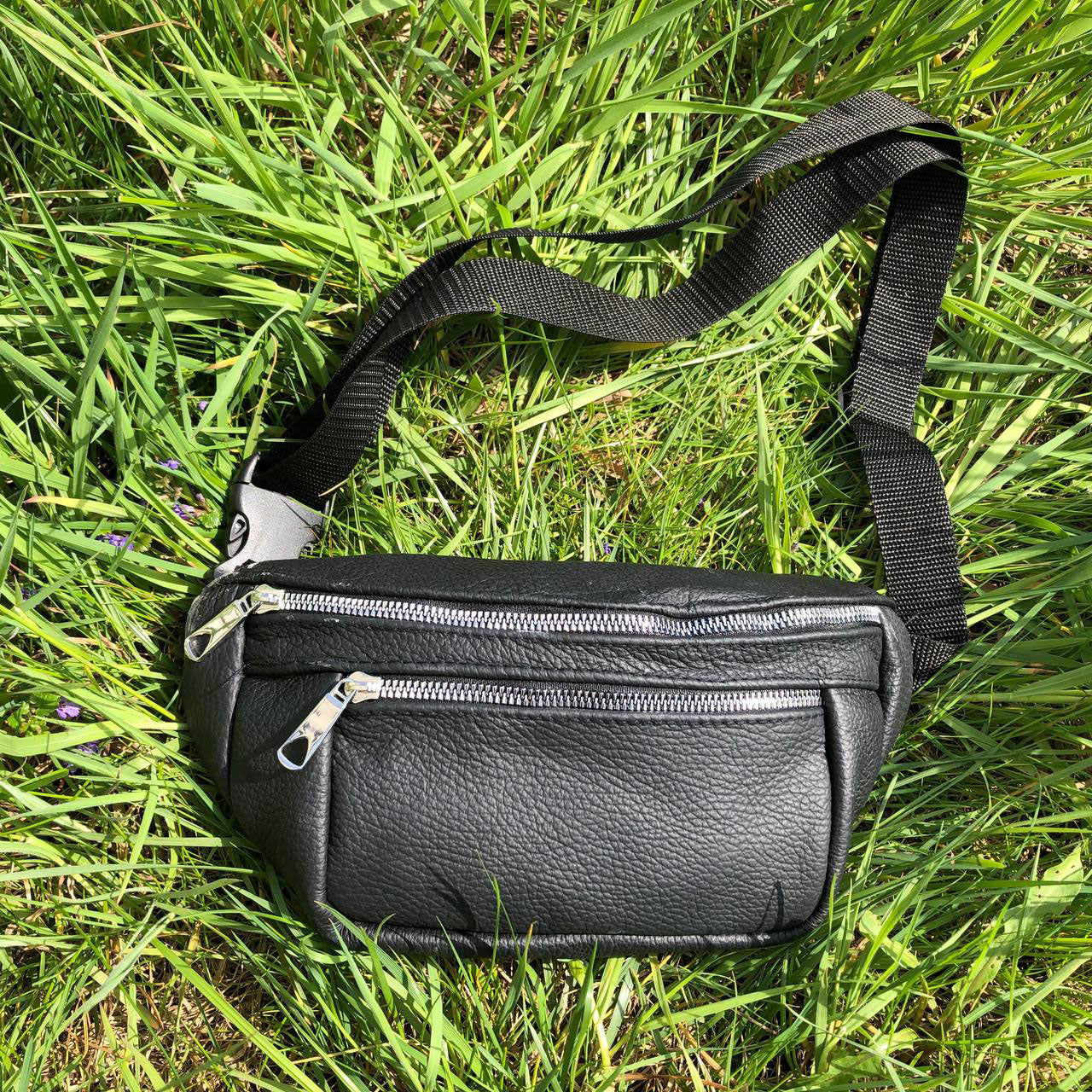 Бананка из натуральной кожи, сумка мужская-женская барсетка черная c серебряным замком