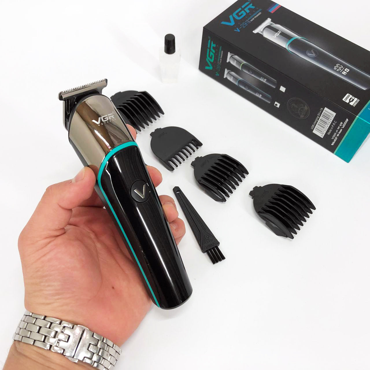 Профессиональная машинка для стрижки волос триммер VGR V-291 с насадками, электробритва. Цвет: зеленый