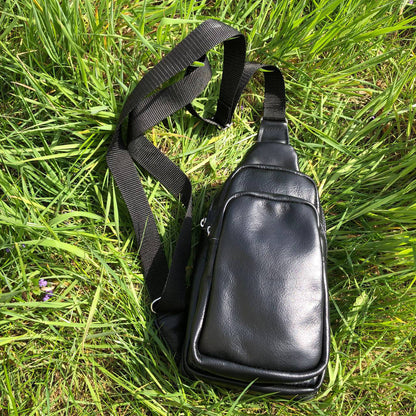 Стильная мужская сумка - бананка, слинг нагрудная из натуральной кожи на молнии чёрная