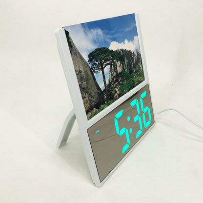 Электронные проводные настольные цифровые часы DS-6608 с фоторамкой, зелёная подсветка. Цвет: белый