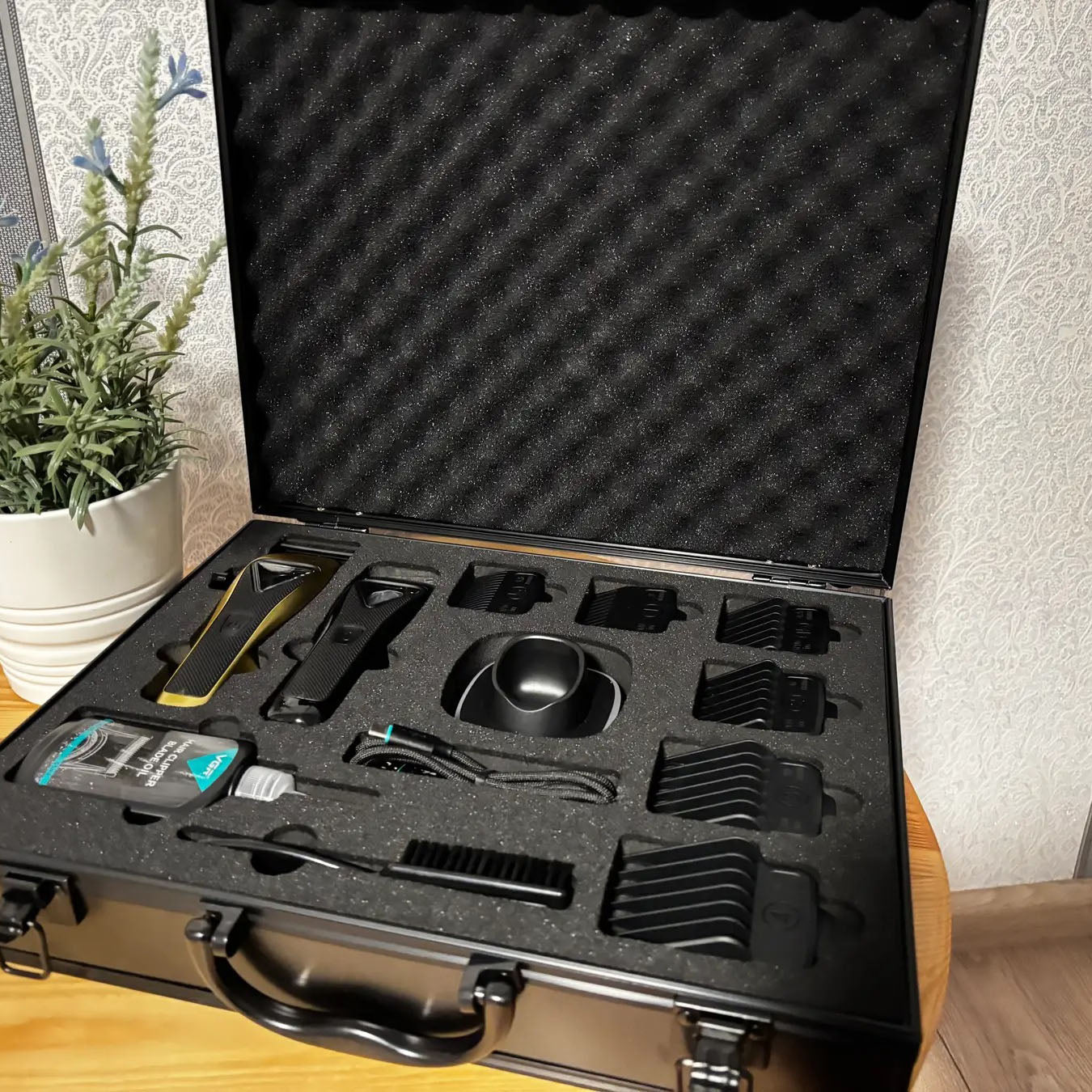 Машинка для стрижки VGR V-015 аккумуляторная беспроводная профессиональная 6 насадок