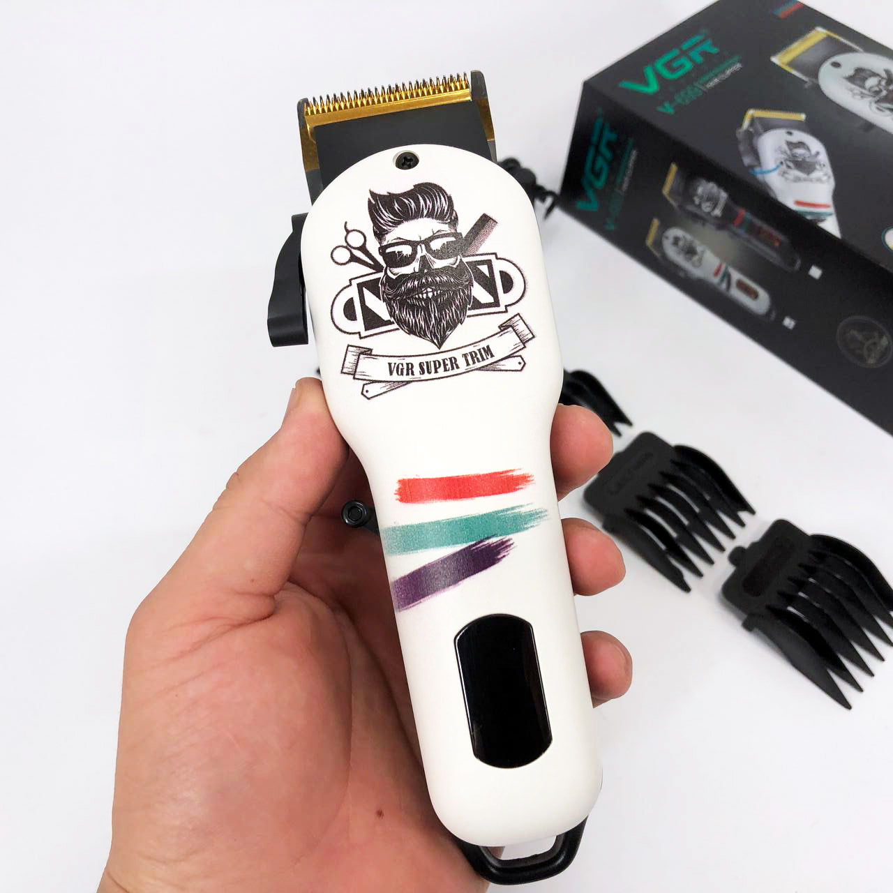 Машинка для стрижки волос и бороды профессиональная VGR V-699 B с насадками и LED дисплеем. Цвет: белый