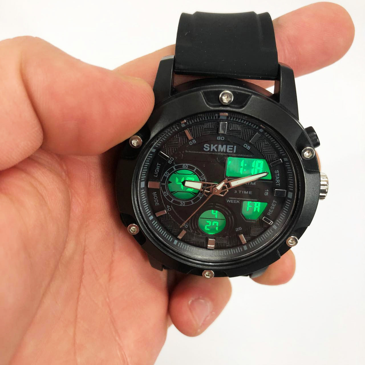 Часы наручные мужские SKMEI 1757BKWT BLACK-WHITE, армейские часы противоударные. Цвет: черный