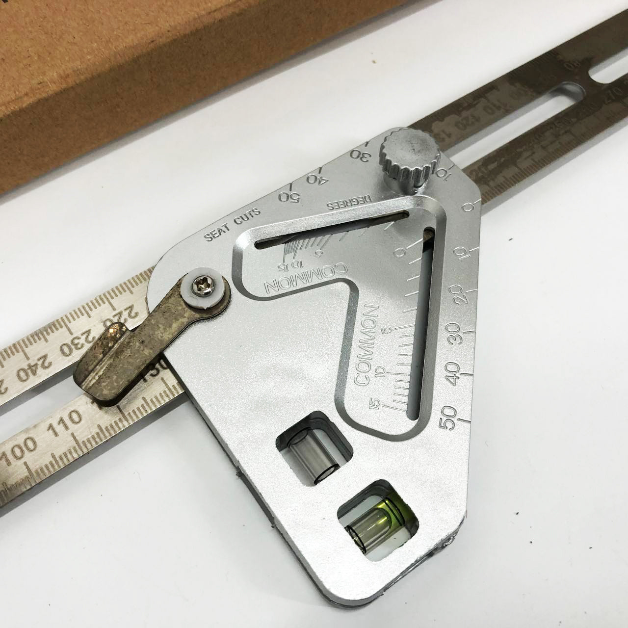 Метрический угольник для столяров TV One качественный