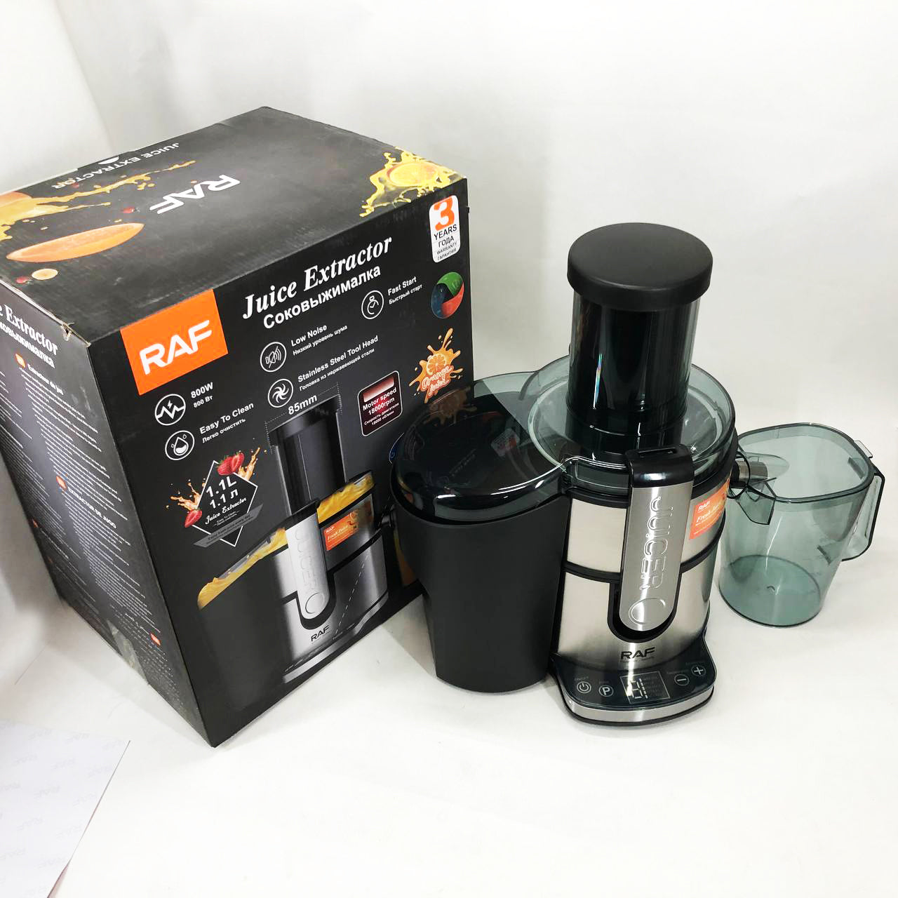 Электрическая соковыжималка RAF R.2700 для цитрусовых, фруктов и овощей с емкостью для сока 1.1 л 800 Вт