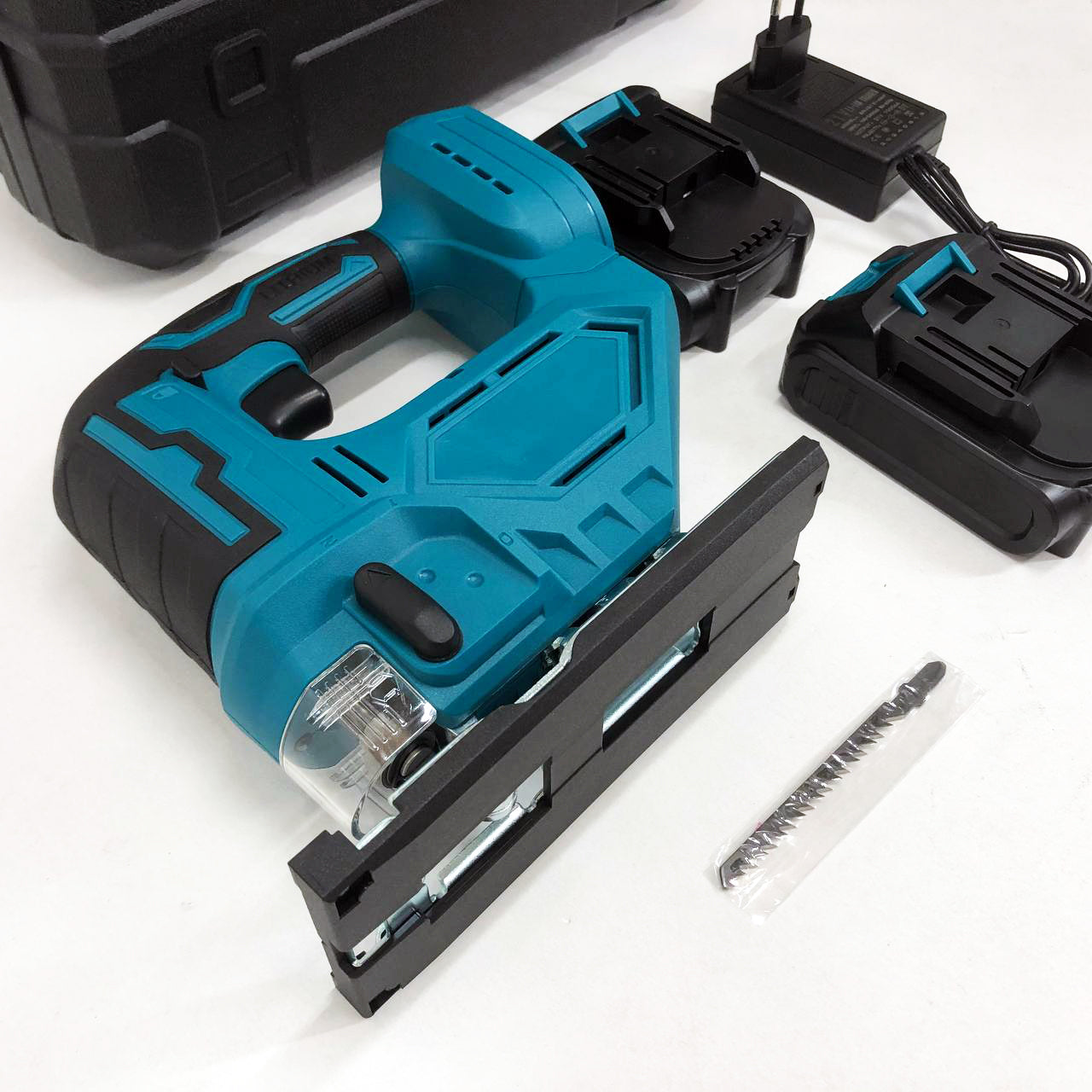 Аккумуляторный бесщеточный лобзик 24V с 2 АКБ в пластиковом кейсе с регулировкой скорости и угла наклона