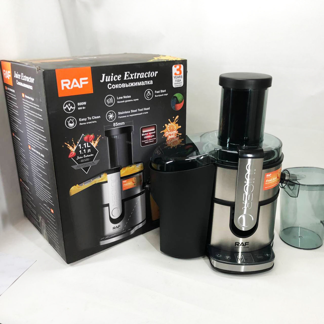 Электрическая соковыжималка RAF R.2700 для цитрусовых, фруктов и овощей с емкостью для сока 1.1 л 800 Вт