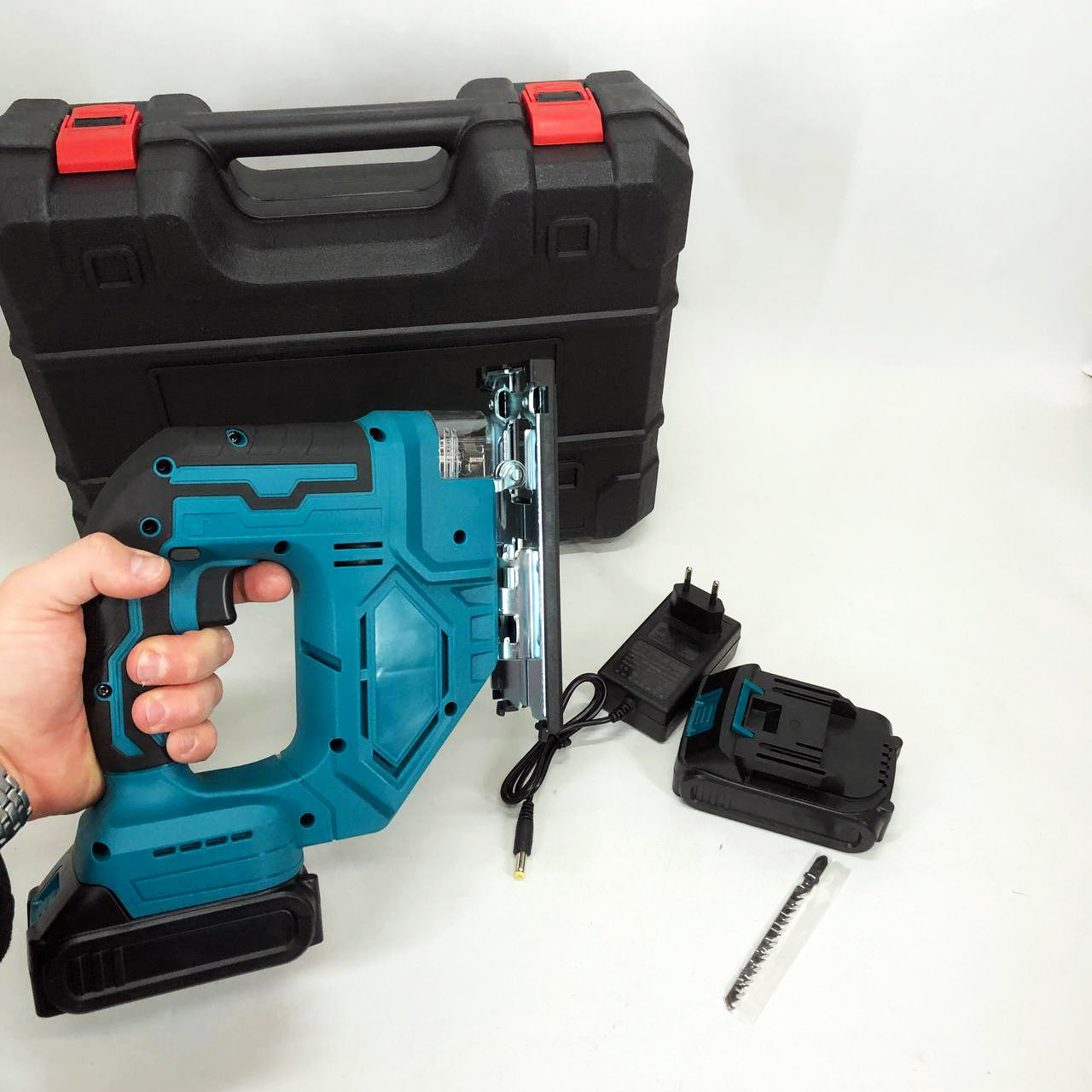 Аккумуляторный бесщеточный лобзик 24V с 2 АКБ в пластиковом кейсе с регулировкой скорости и угла наклона