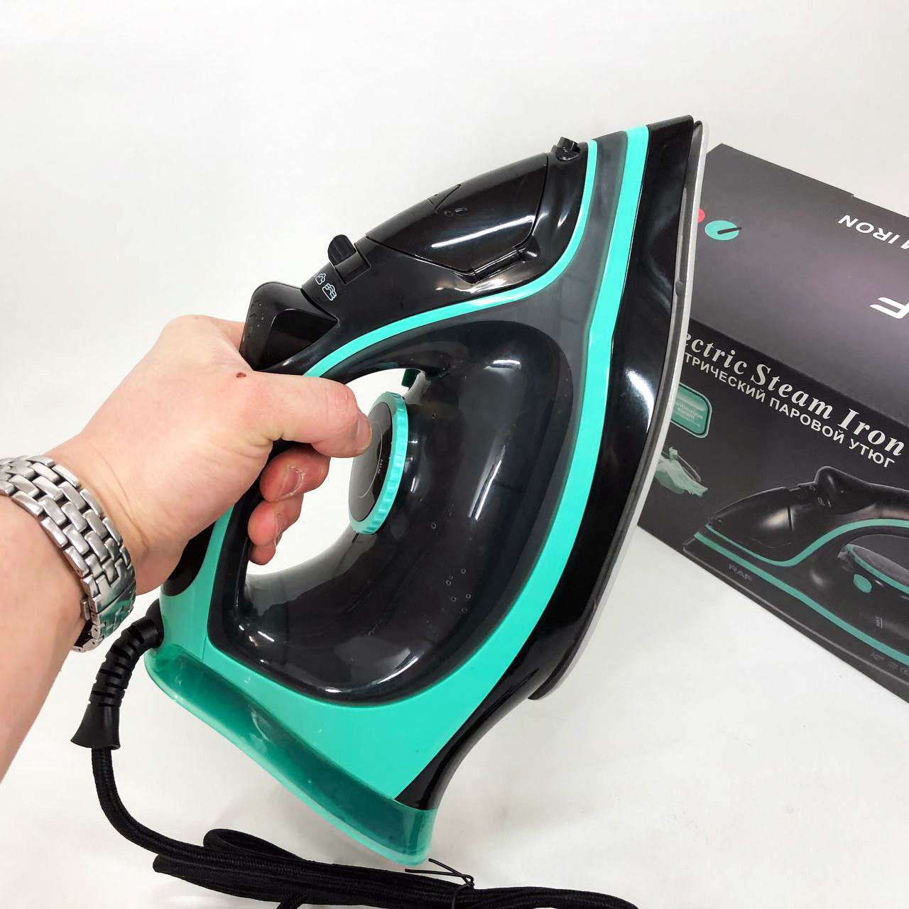 Утюг паровой RAF R.1250 с керамической подошвой и функцией самоочистки 2200 Вт. Цвет: синий