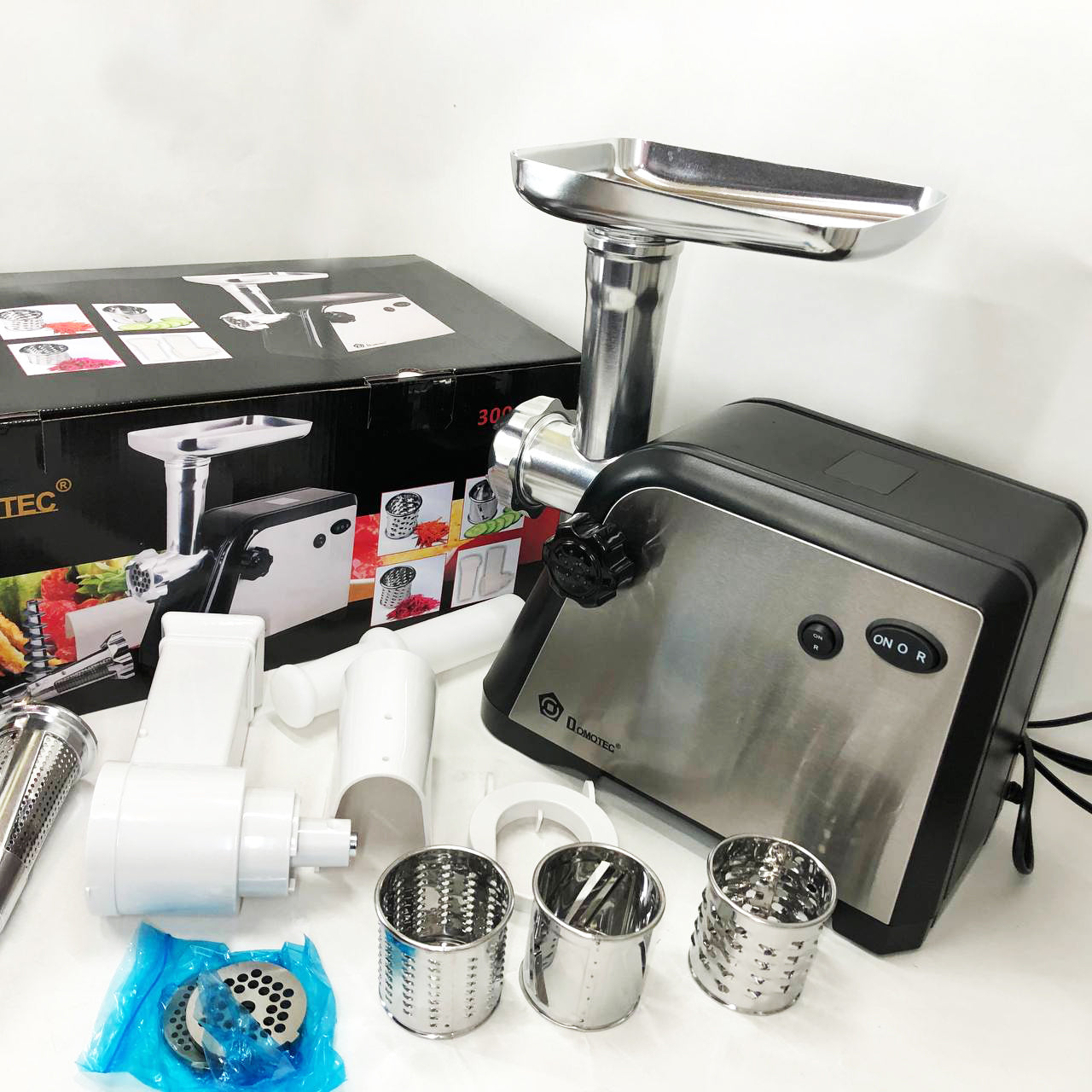 Электрическая мясорубка Domotec MS-2020 с насадкой для томатов и терками 2600 W