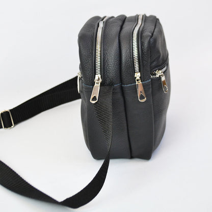 Качественная мужская сумка - мессенджер из натуральной кожи на 4 кармана с серебряной молнией