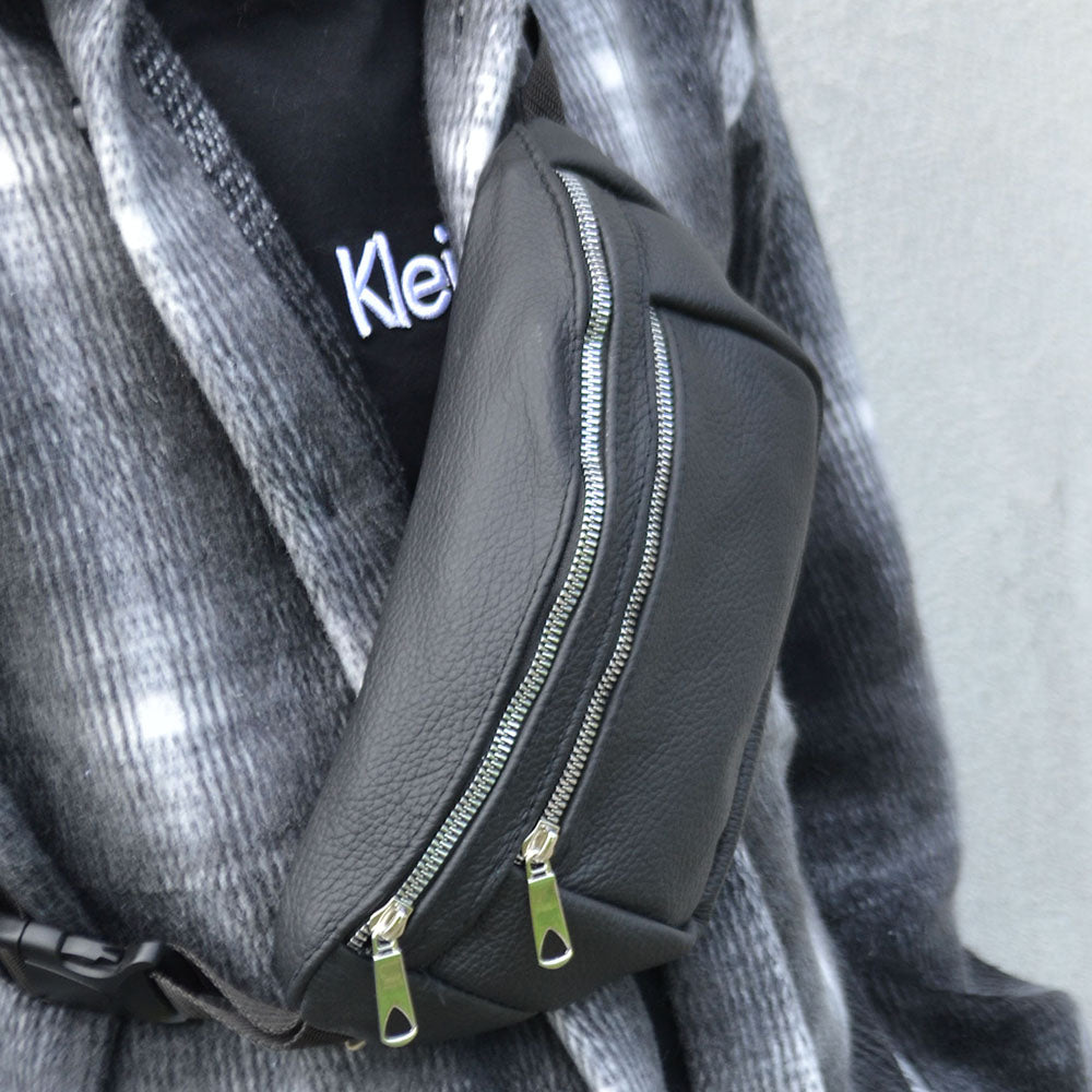 Бананка из натуральной кожи, сумка мужская-женская барсетка черная c серебряным замком