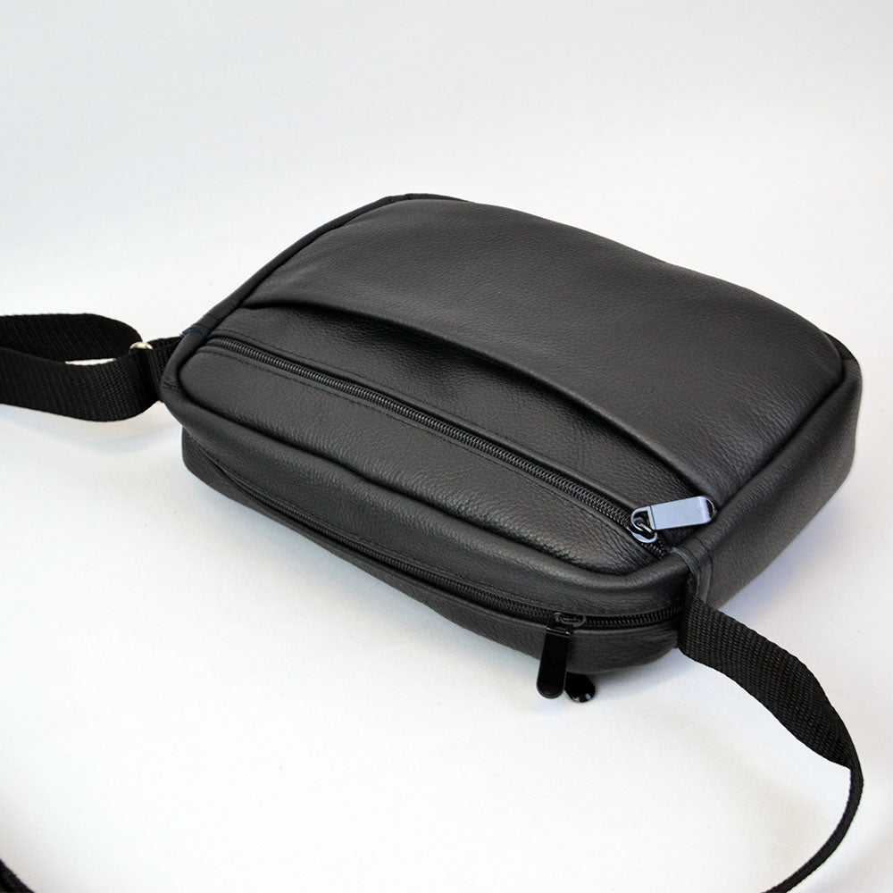 Стильна чоловіча сумка-месенджер із натуральної шкіри флотар, чорного кольору, чоловічі сумки через плече