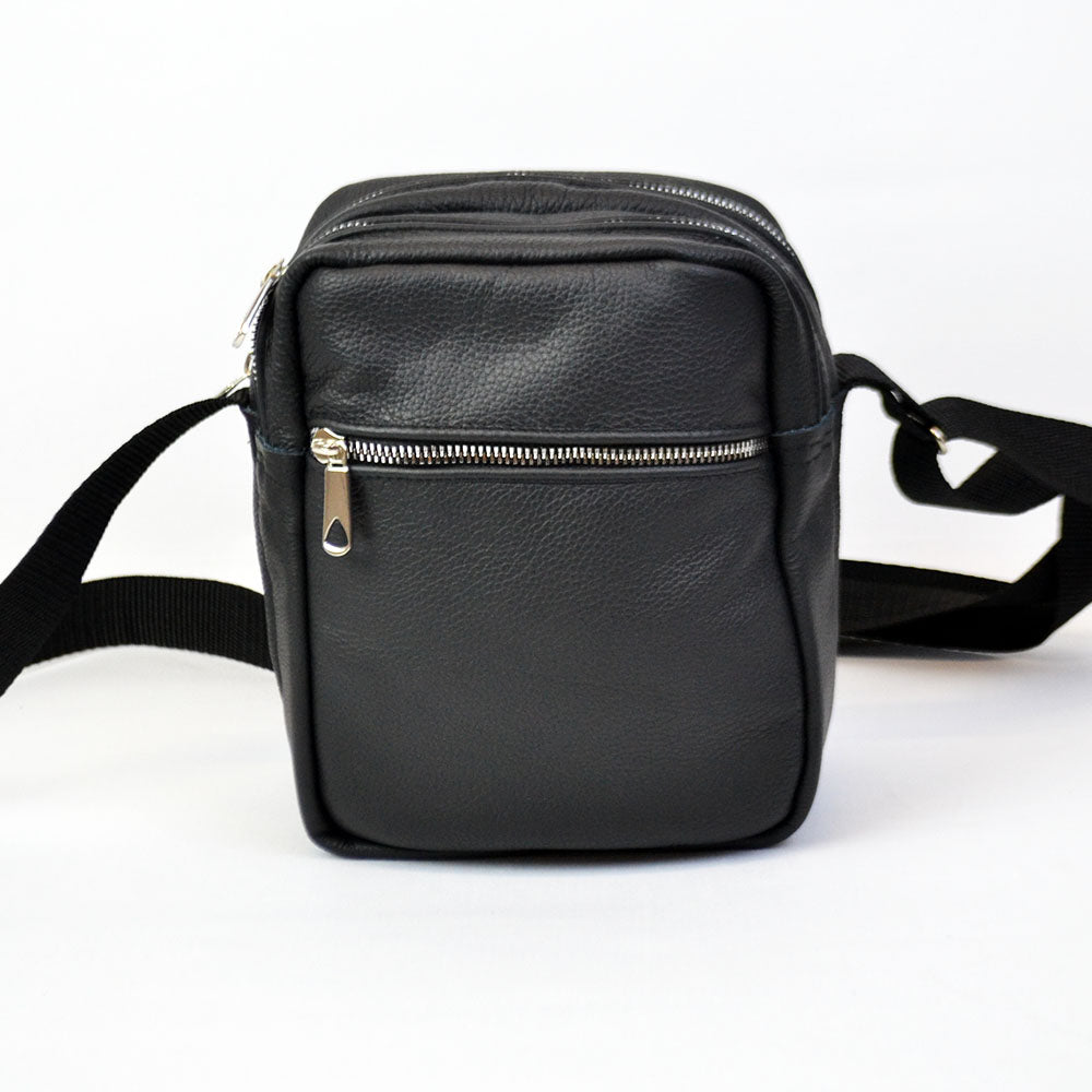 Качественная мужская сумка - мессенджер из натуральной кожи на 4 кармана с серебряной молнией