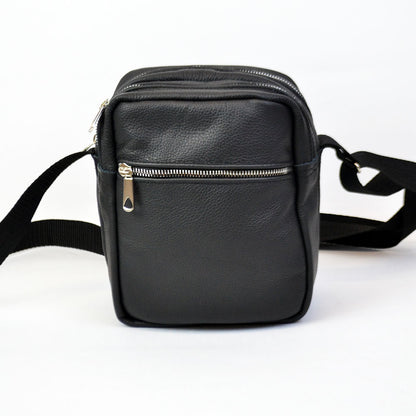 Качественная мужская сумка - мессенджер из натуральной кожи на 4 кармана с серебряной молнией