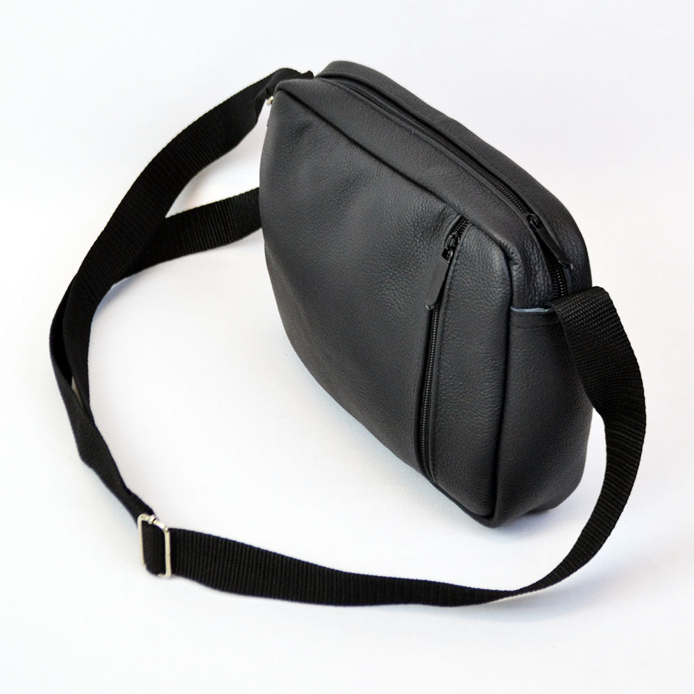 Стильна чоловіча сумка-месенджер із натуральної шкіри флотар, чорного кольору, чоловічі сумки через плече