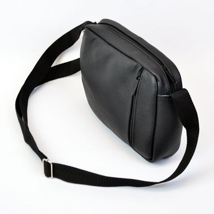 Стильна чоловіча сумка-месенджер із натуральної шкіри флотар, чорного кольору, чоловічі сумки через плече