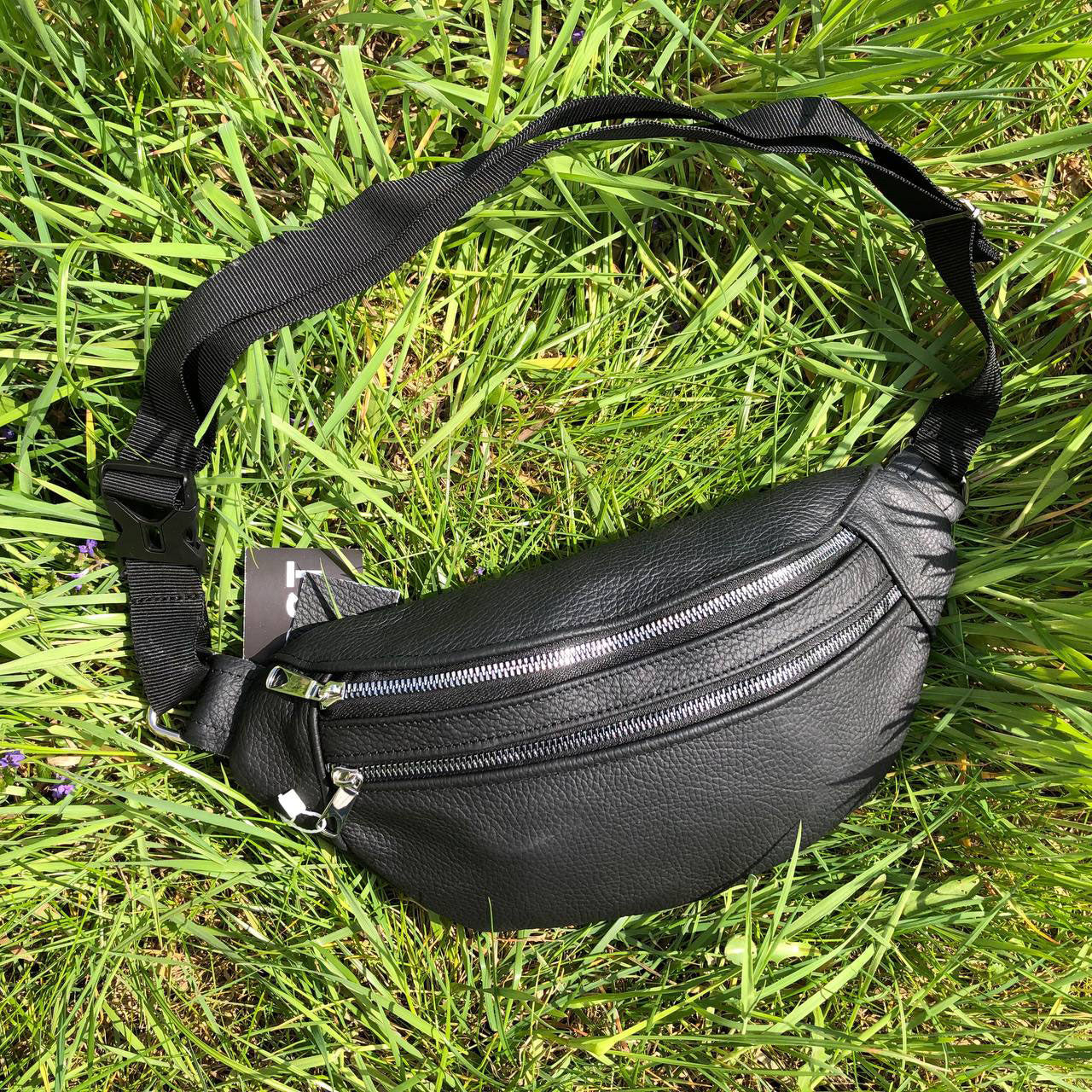 Бананка из натуральной кожи, сумка мужская-женская барсетка черная c серебряным замком