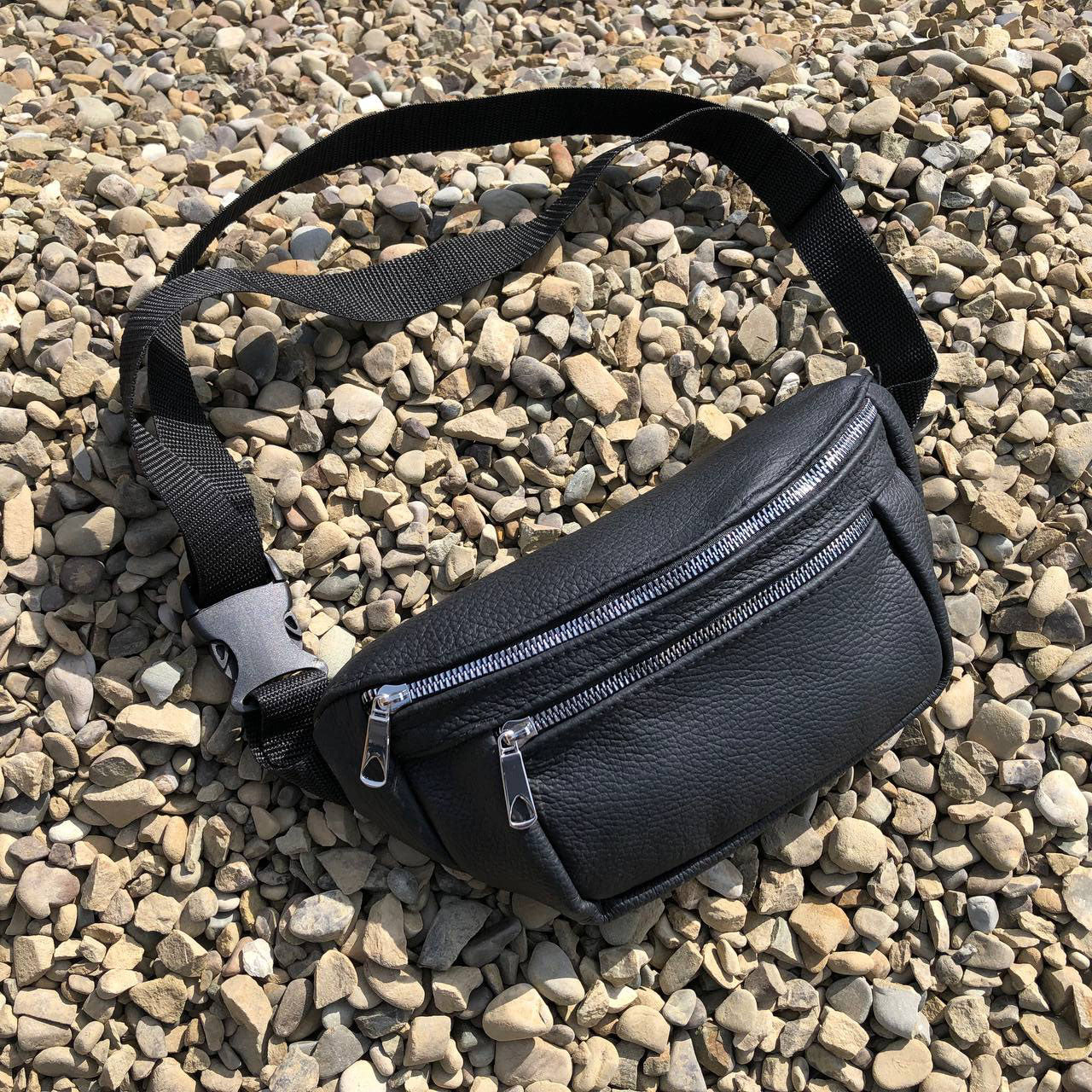 Бананка из натуральной кожи, сумка мужская-женская барсетка черная c серебряным замком