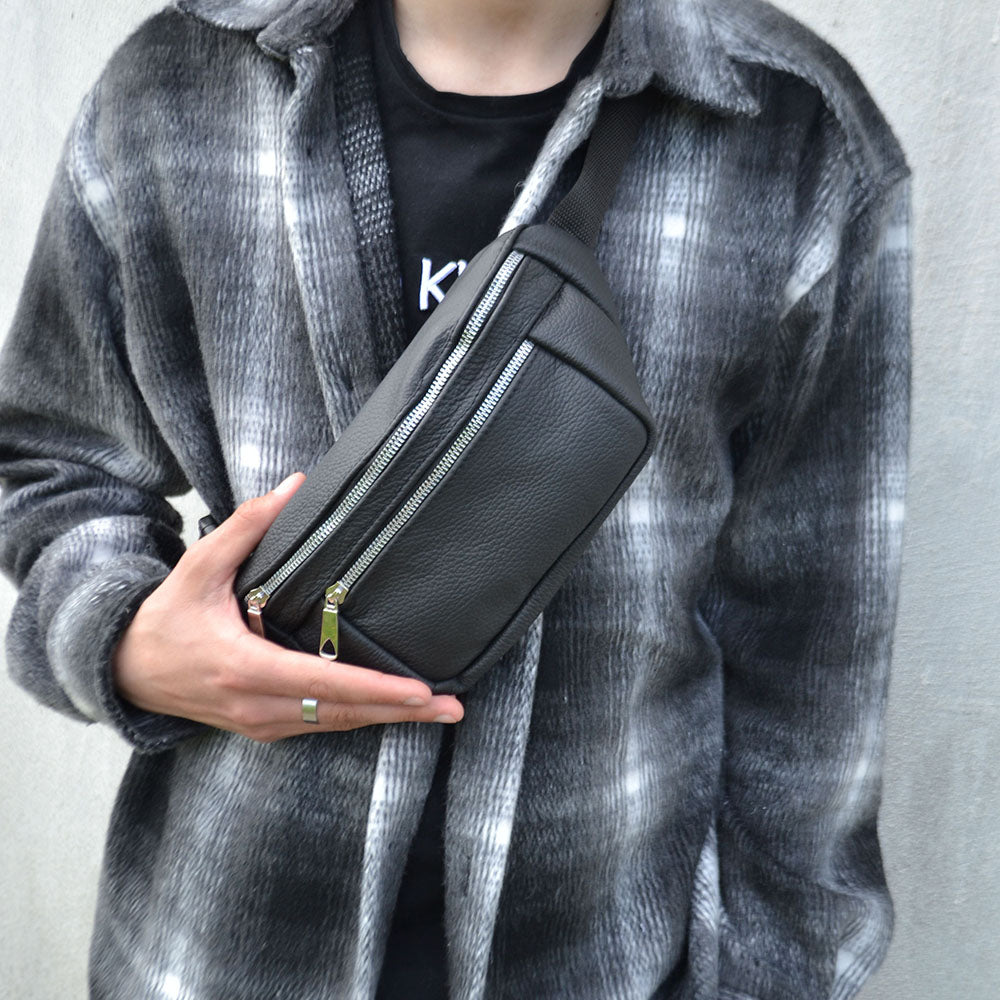 Бананка из натуральной кожи, сумка мужская-женская барсетка черная c серебряным замком