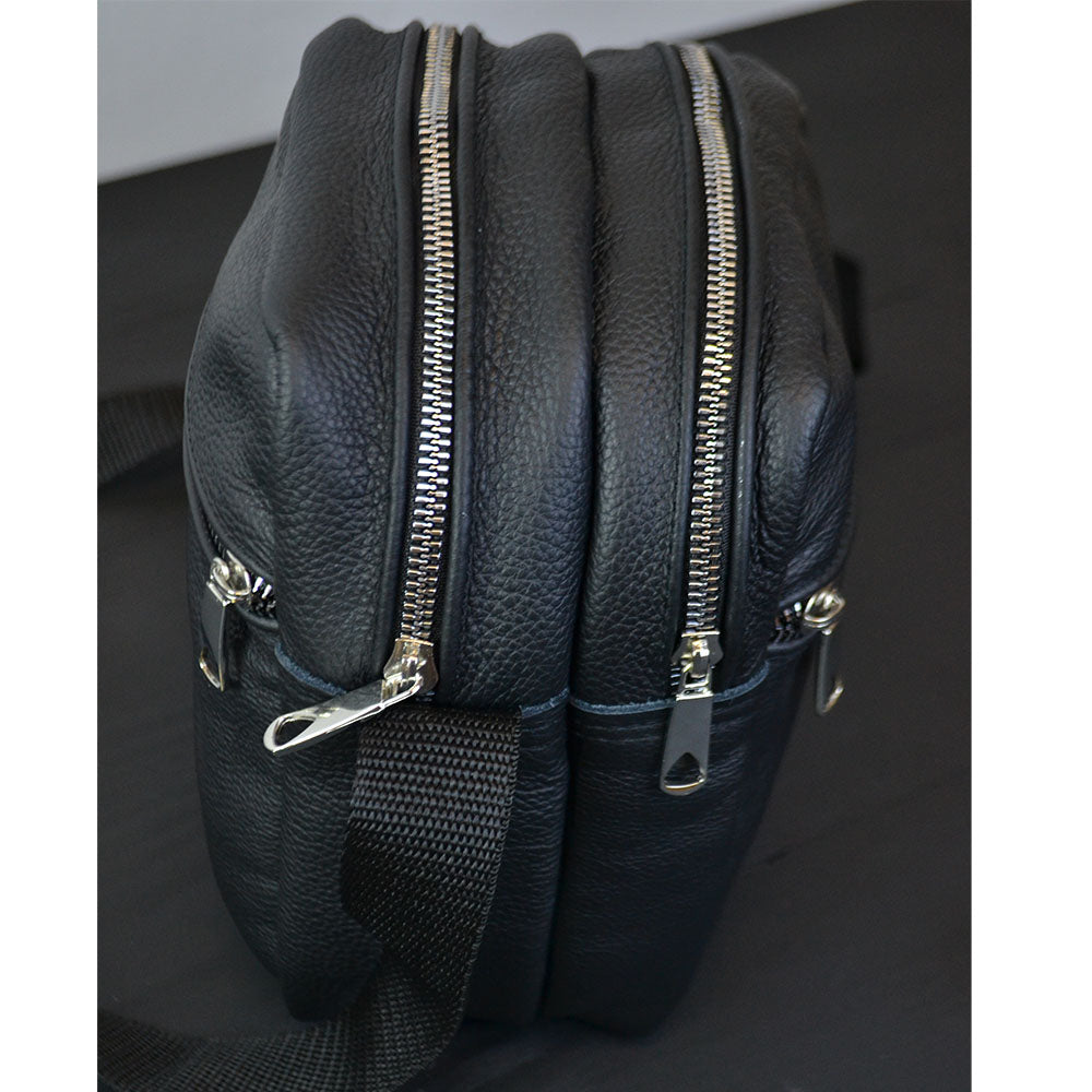 Качественная мужская сумка - мессенджер из натуральной кожи на 4 кармана с серебряной молнией