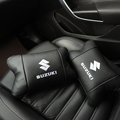Набор кожаных подушек Suzuki с вышивкой логотипа + брелок в подарок для авто