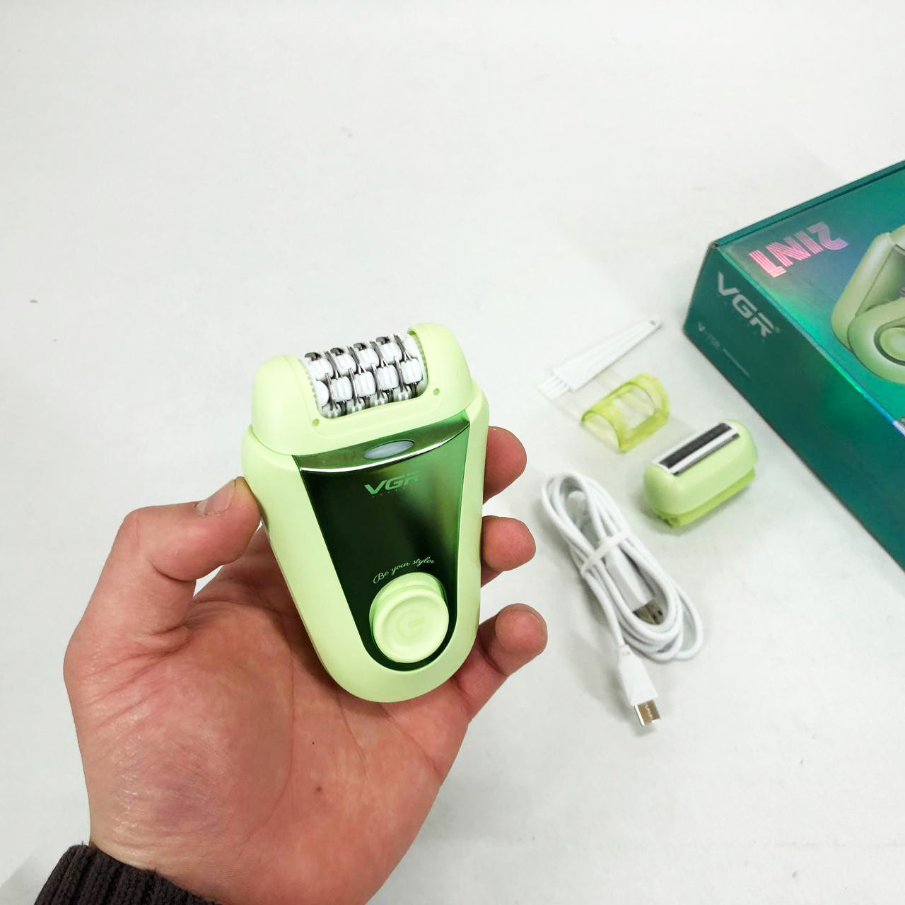 Эпилятор VGR 2 в 1 V-758. Цвет: зеленый
