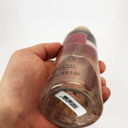 Парфюмированный спрей для тела Victoria's Secret Strawberries & Champagne 250 мл, original