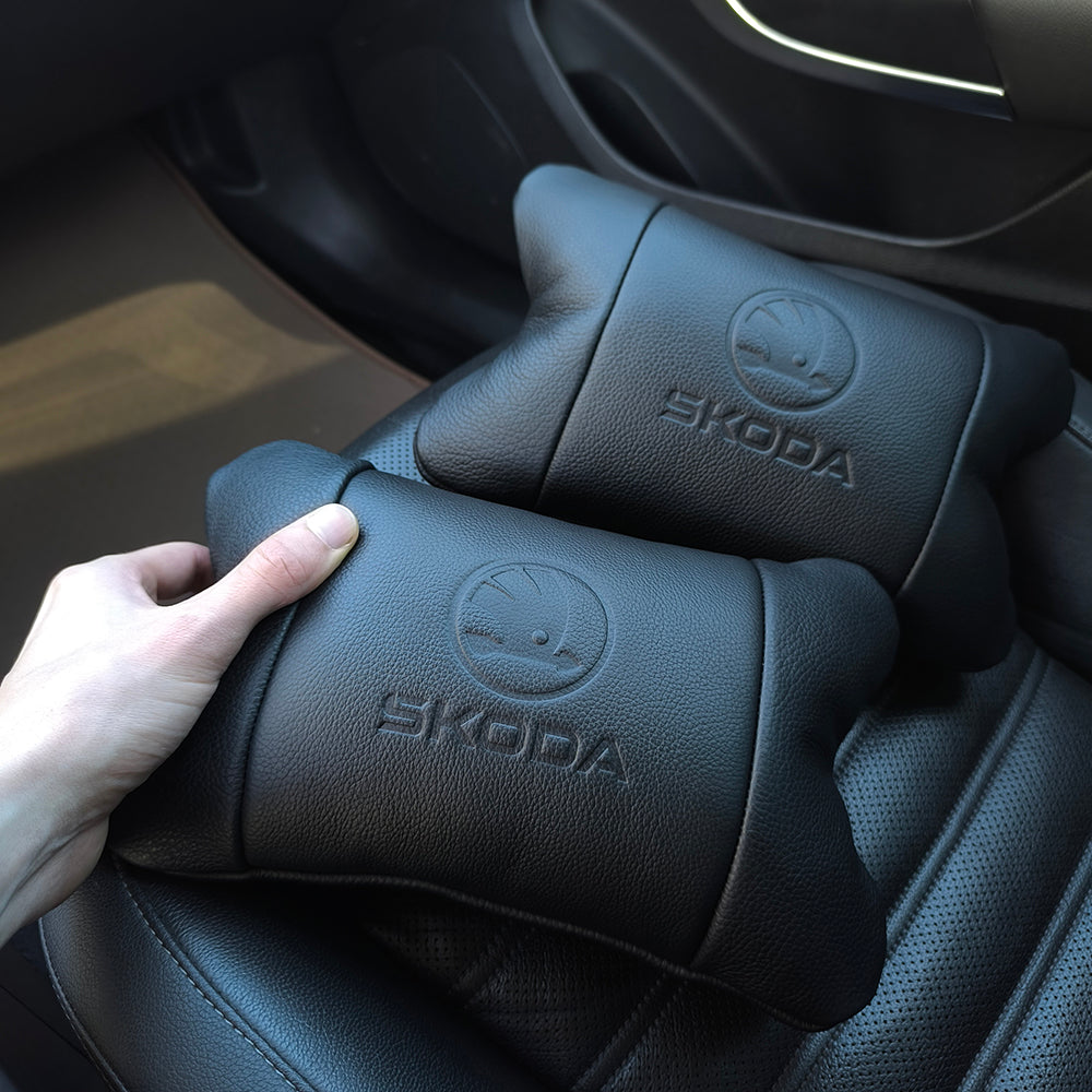 Набор авто подушек Skoda из натуральной кожи + брелок, Автоподушка на подголовник