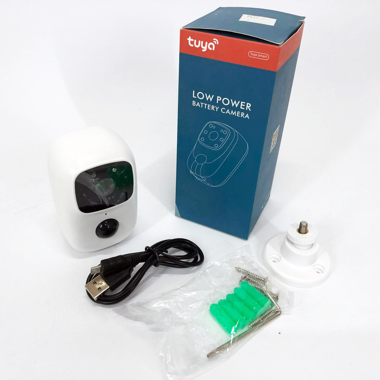 Камера видеонаблюдения Smart wifi приложение Tuya работает от 2x18650