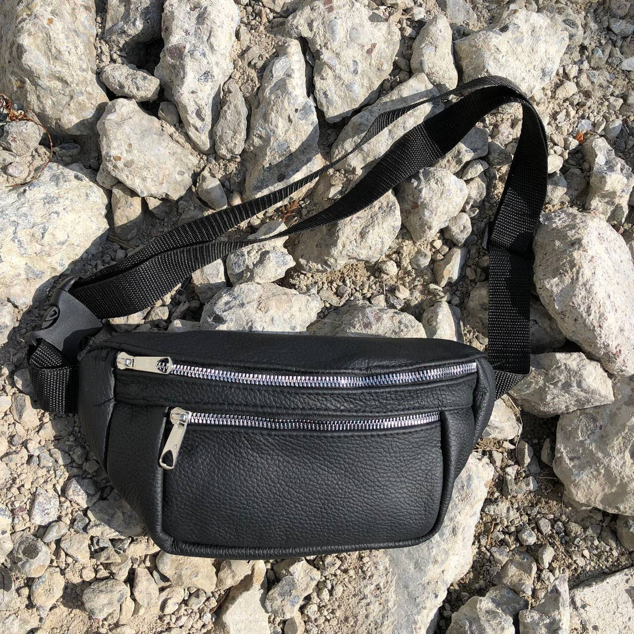 Бананка из натуральной кожи, сумка мужская-женская барсетка черная c серебряным замком