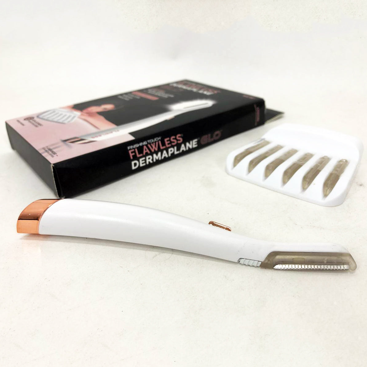 Триммер-эпилятор женский для лица Flawless Dermaplane Glo, эпилятор для интимных зон