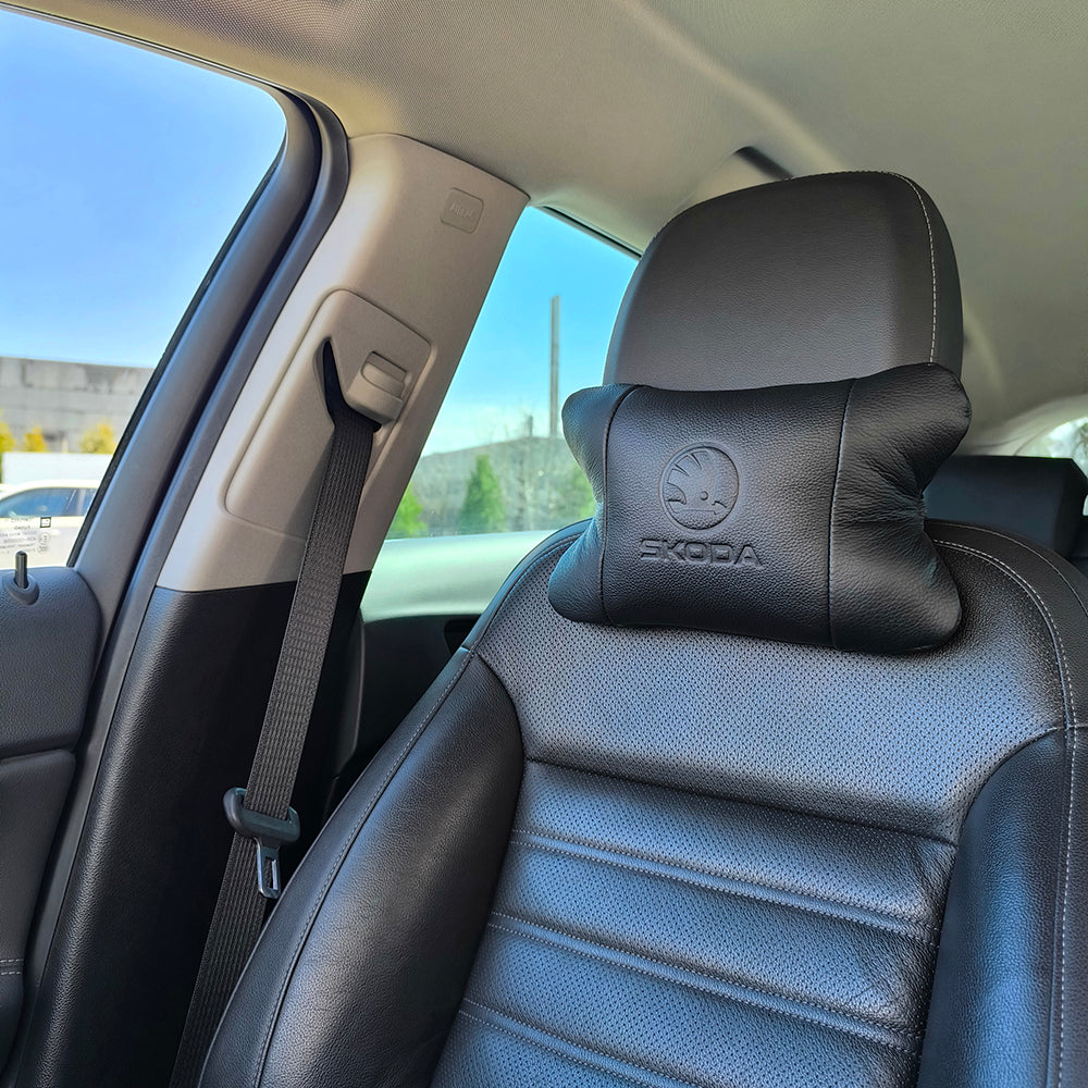 Набор авто подушек Skoda из натуральной кожи + брелок, Автоподушка на подголовник