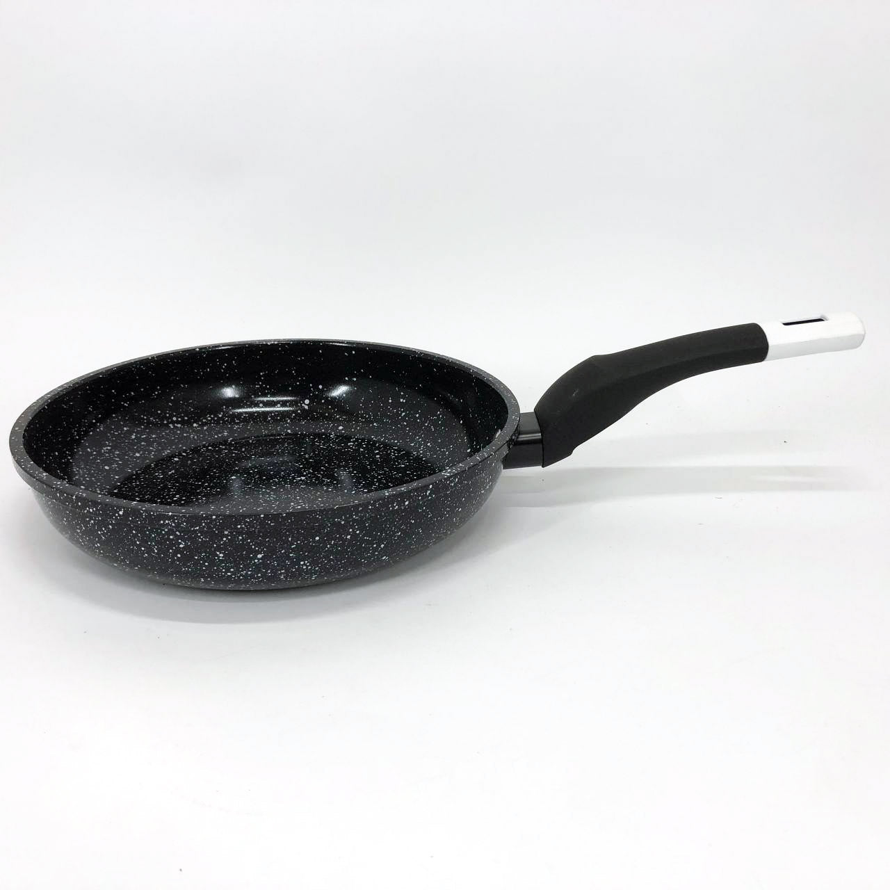 Сковорода UNIQUE UN-5134 22 см. без крышки, устойчивая к царапинам и сколам сковорода, с антипригарным покрытием