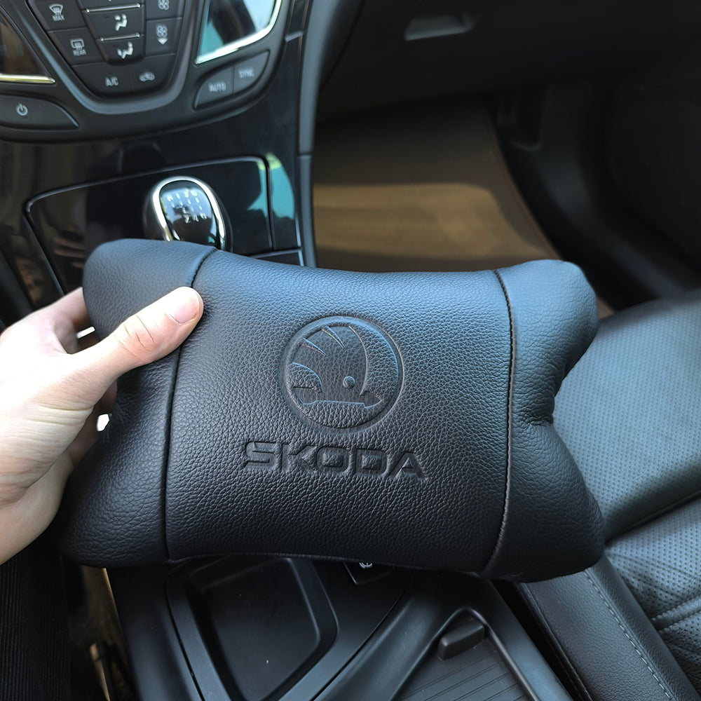 Набор авто подушек Skoda из натуральной кожи + брелок, Автоподушка на подголовник