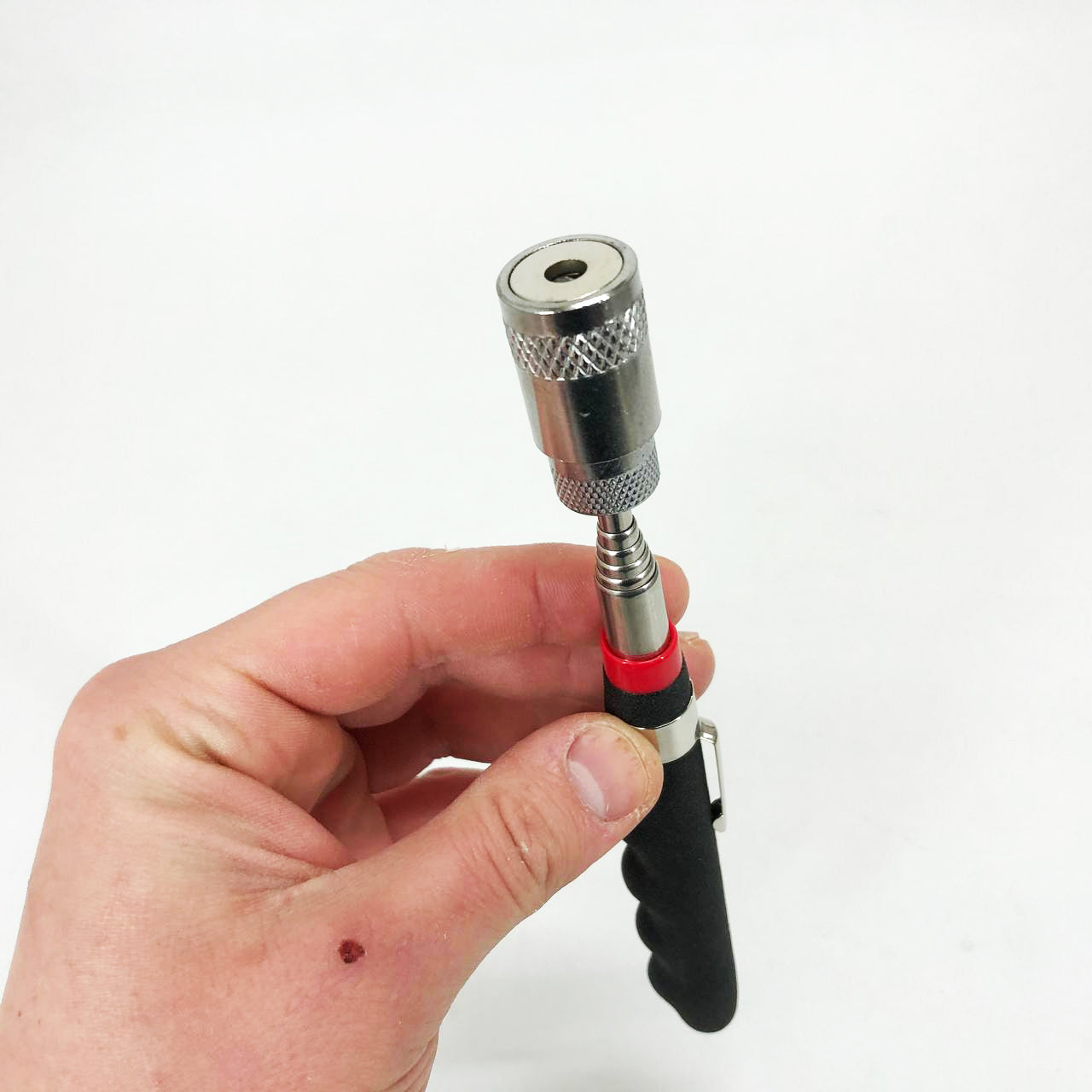 Телескопічний магніт з підсвічуванням для вилучення з важкодоступних місць 19-80 см