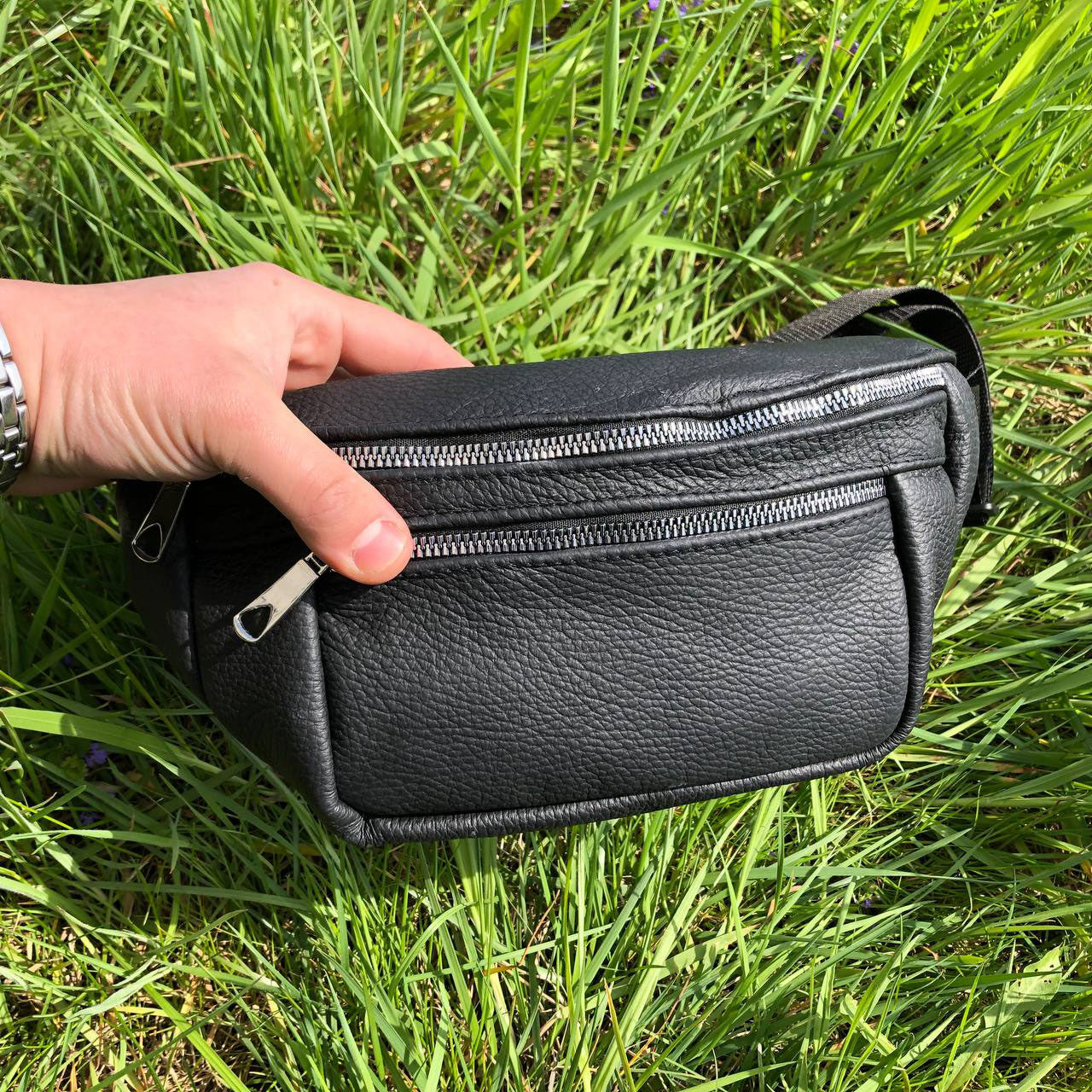 Бананка из натуральной кожи, сумка мужская-женская барсетка черная c серебряным замком