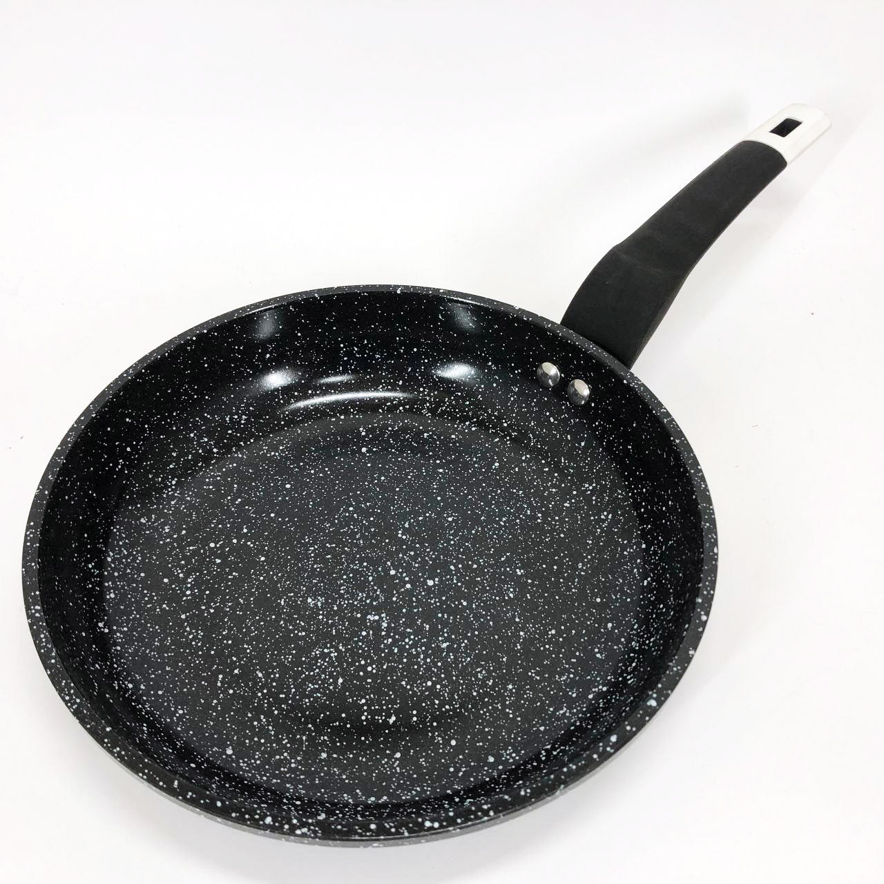 Сковорода UNIQUE UN-5135 24 см. Устойчивая к царапинам и сколам сковорода, с антипригарным покрытием