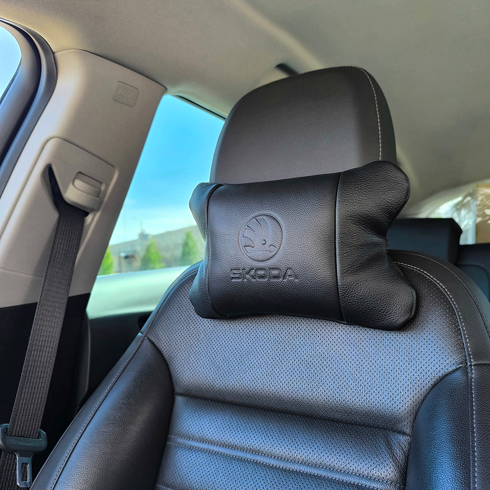 Набор авто подушек Skoda из натуральной кожи + брелок, Автоподушка на подголовник